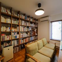 川崎市麻生区高石の売買物件/約6.4畳の洋室。現在は書斎として使用されています※本棚は取り外し可能