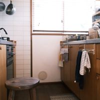 川崎市麻生区高石の売買物件/スツールを置いてひと休みなんて具合に、ゆるい雰囲気の中で料理が楽しめます