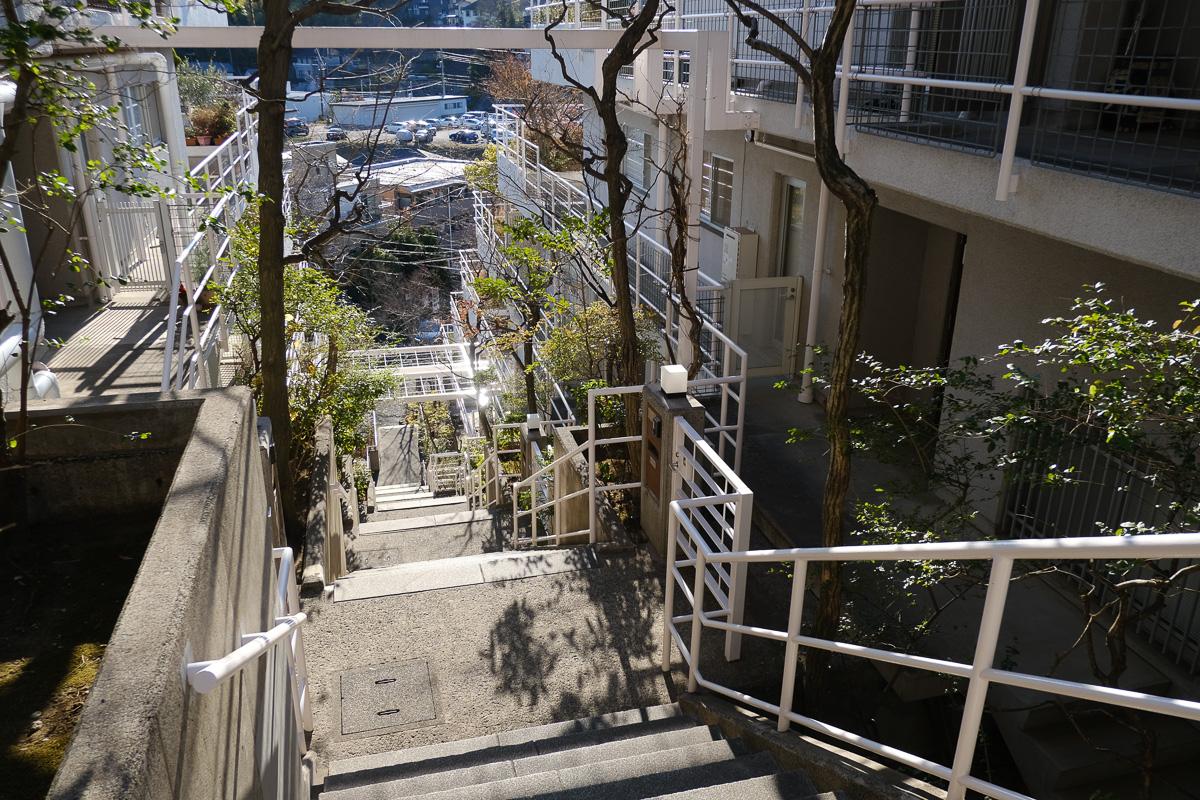 川崎市麻生区高石の売買物件/エレベーターがないため、階段で4階まで