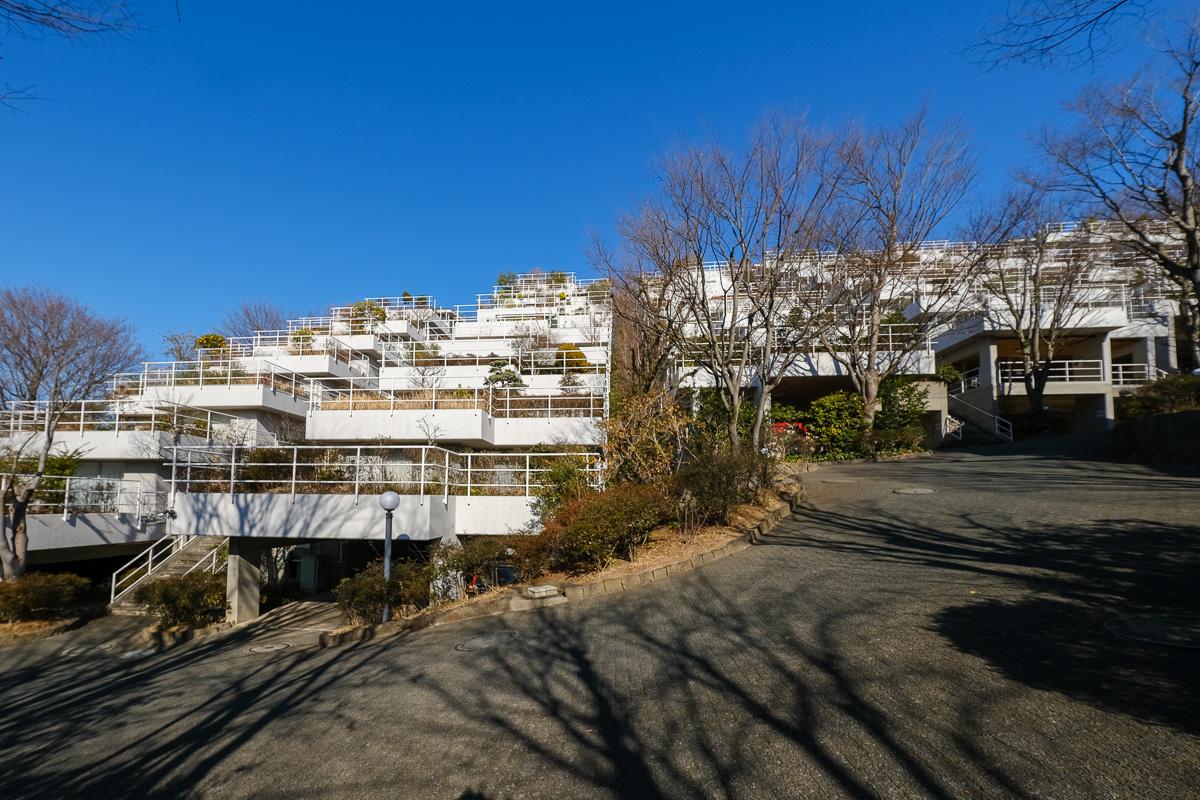 川崎市麻生区高石の売買物件/写真に収まりきれませんがこの美しいマンションが全部で14棟あり、圧倒されます