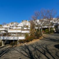 川崎市麻生区高石の売買物件/写真に収まりきれませんがこの美しいマンションが全部で14棟あり、圧倒されます