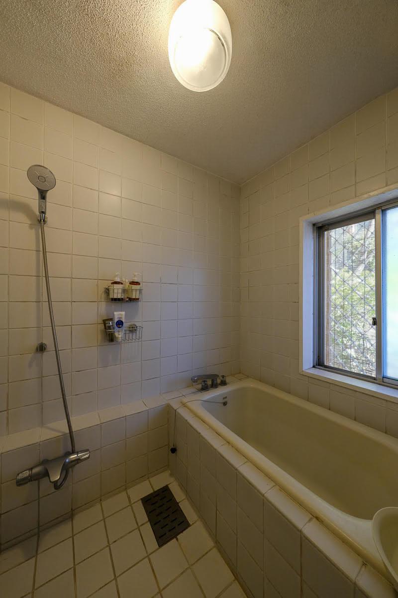 川崎市麻生区高石の売買物件/浴室も分譲時のものがまだ残っています