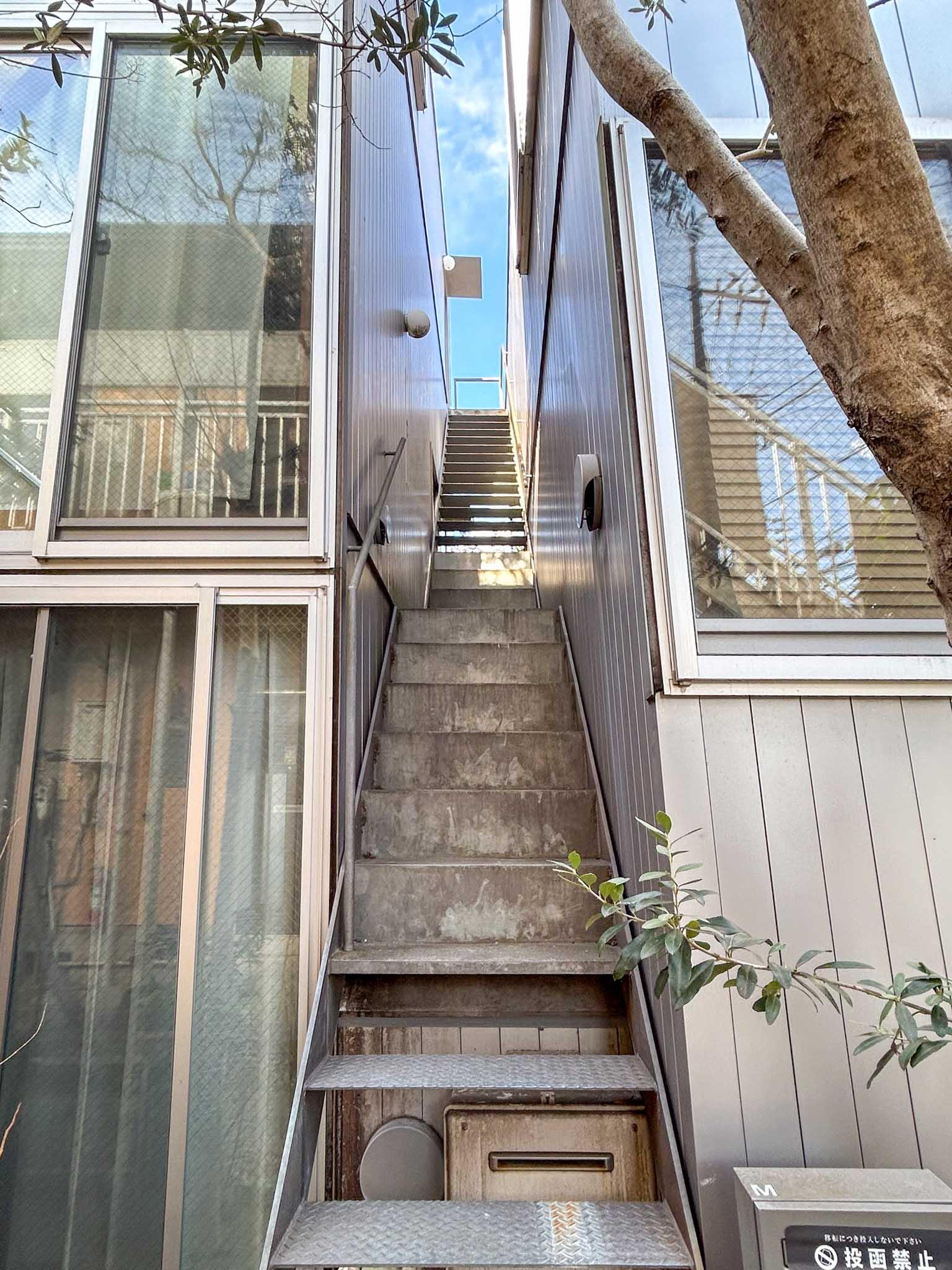 川崎市高津区溝口の賃貸物件/専用の長い階段