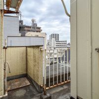 世田谷区瀬田の賃貸物件/バルコニー。手すりが古くてちょっと怖い