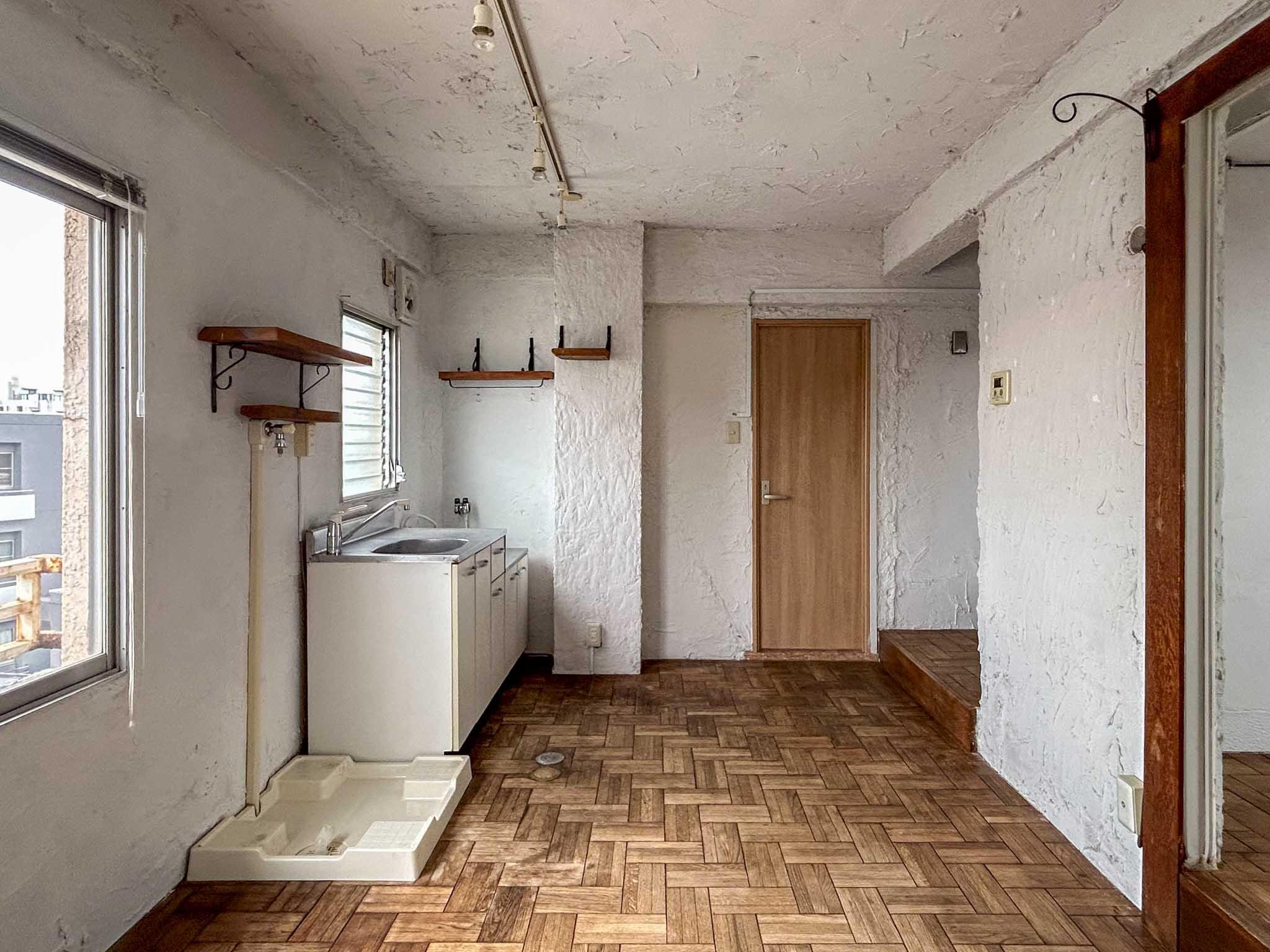 世田谷区瀬田の賃貸物件/ダイニングから玄関側をみる