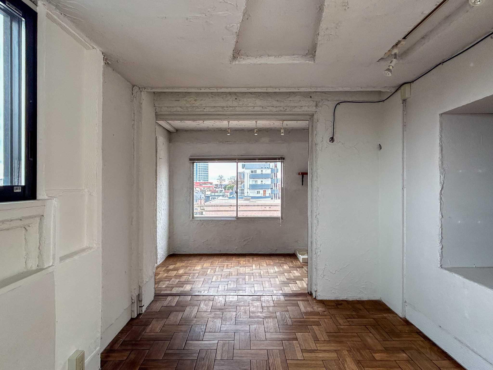 世田谷区瀬田の賃貸物件/洋室からダイニング側をみる