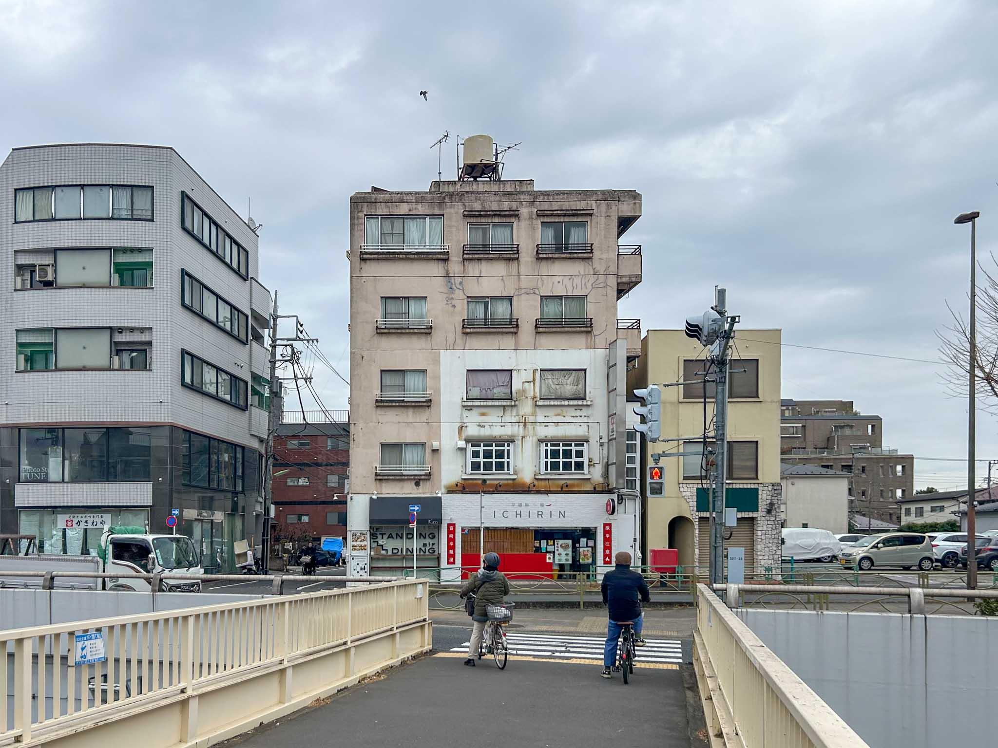 世田谷区瀬田の賃貸物件/大通り側から見た外観