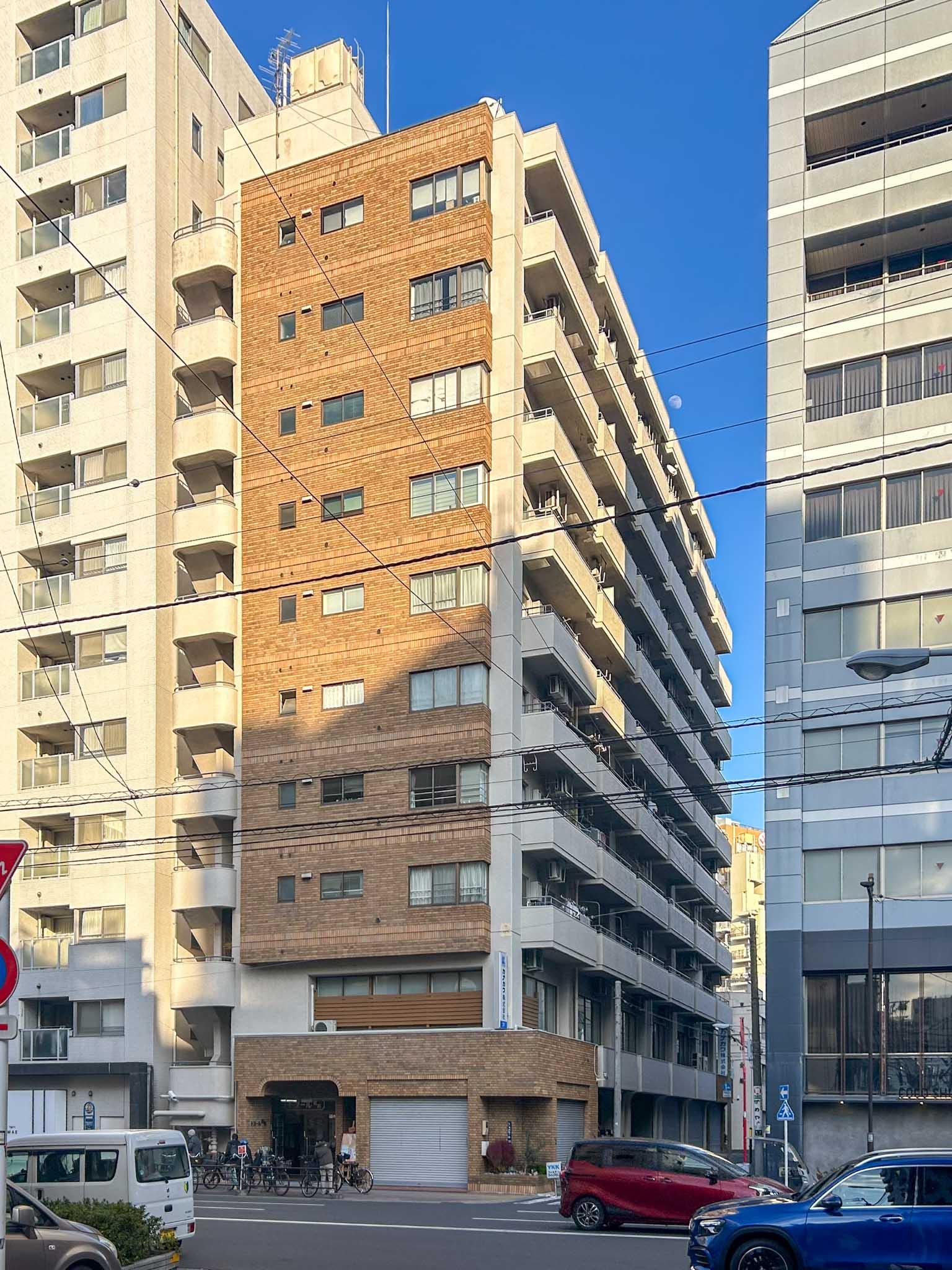 台東区蔵前の賃貸物件/新堀通り沿いに立つレトロマンション