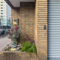 台東区蔵前の賃貸物件/角のくぼみにある、ちいさな植栽スペース