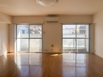 目黒区東山の賃貸物件/中庭と緩やかな光