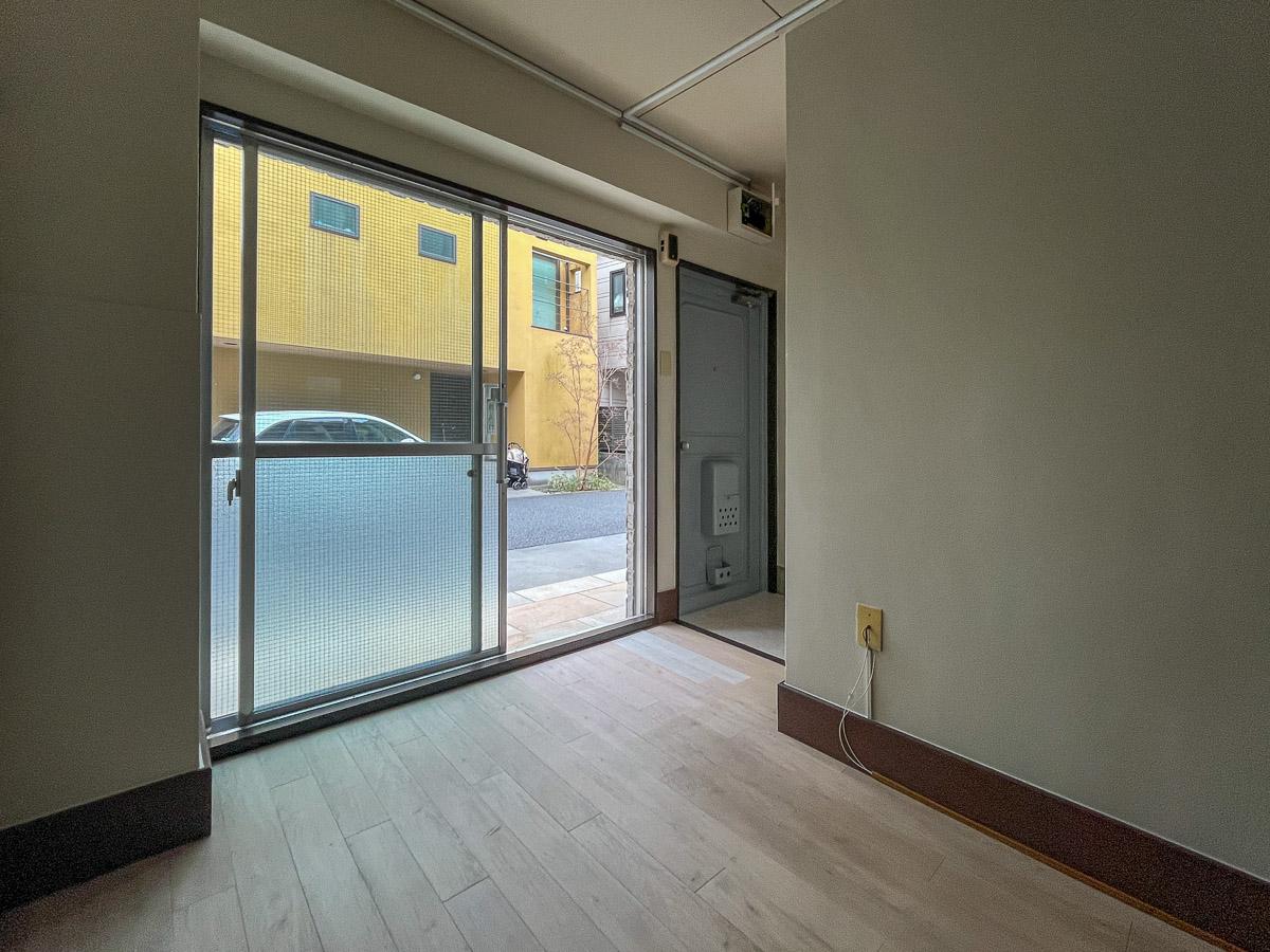 渋谷区富ヶ谷の賃貸物件/歩く人からの視認性は良い印象です