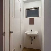 中央区日本橋浜町の賃貸物件/お手洗い。左にトイレ