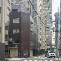 中央区日本橋浜町の賃貸物件/反対側のアングルから。なかなかの存在感を放っています