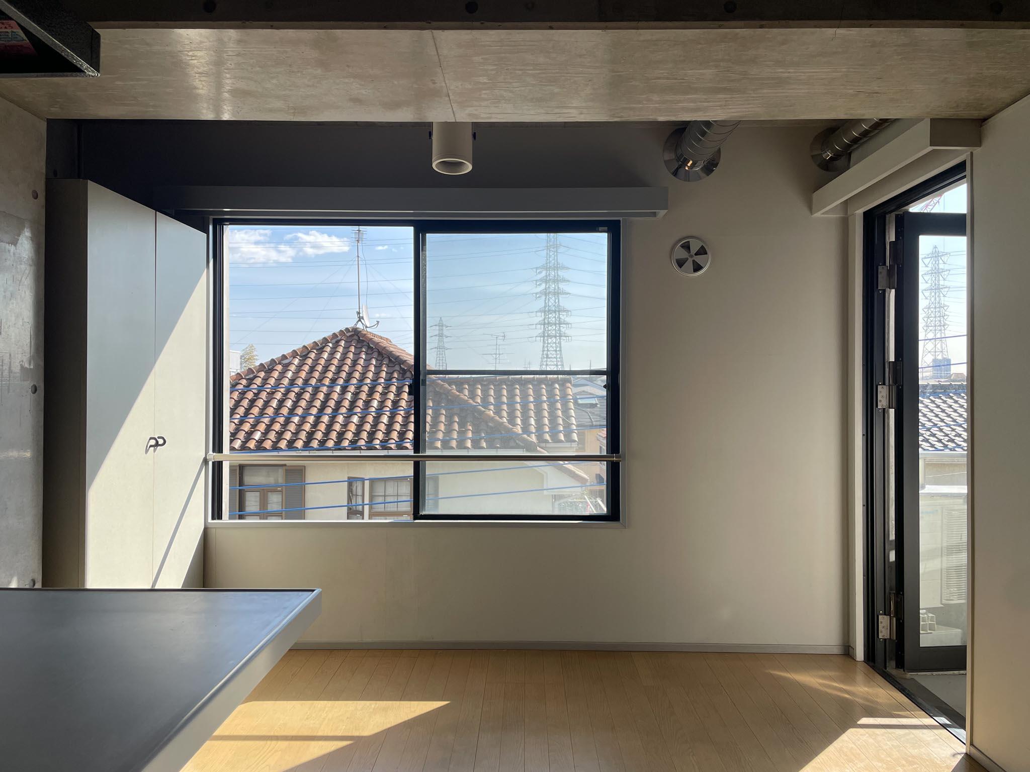 三鷹市井の頭の賃貸物件/南東向きの窓から、午前中を中心に心地よい光が入ってきます