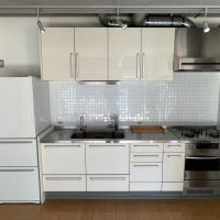 渋谷区代々木の賃貸物件/3口ガスコンロにグリルとオーブン付きのキッチン。冷蔵庫の撤去は相談です