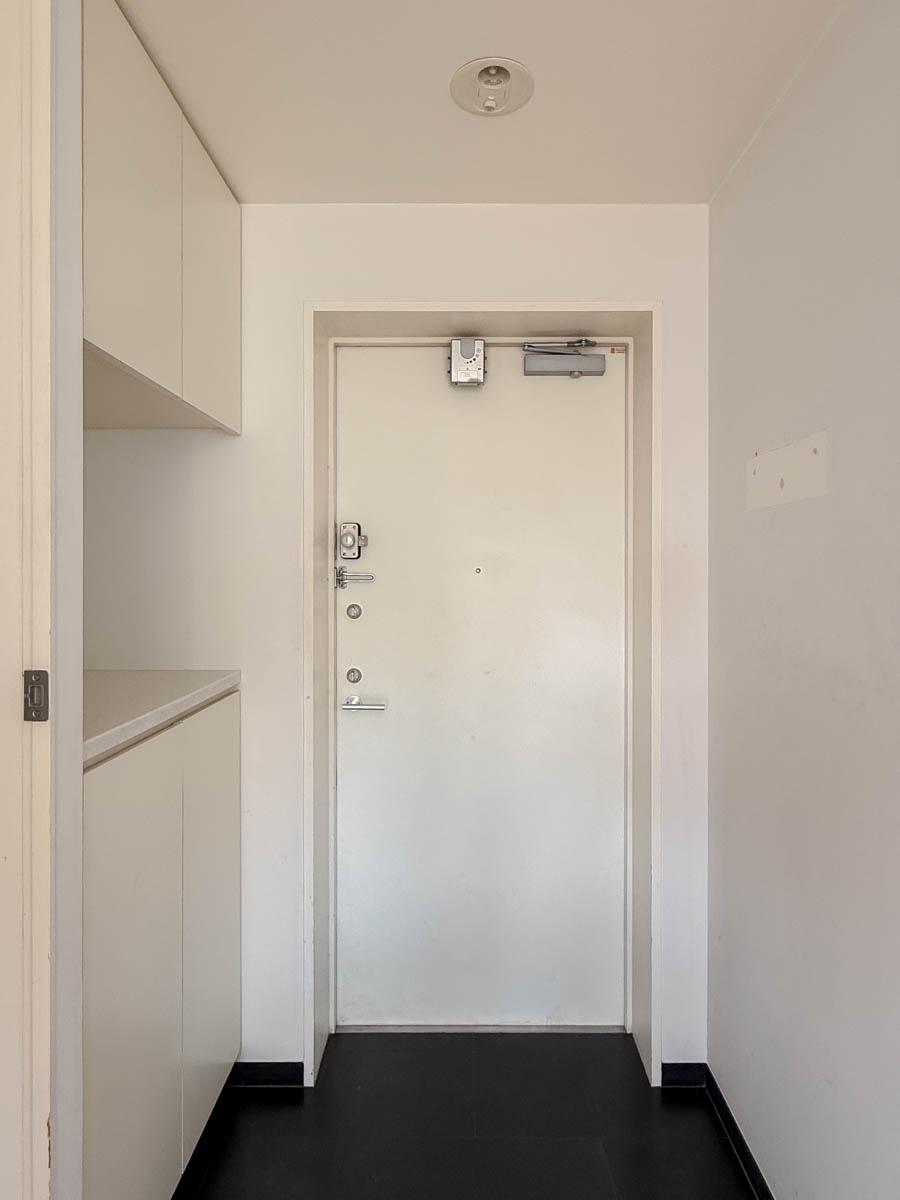 世田谷区池尻の賃貸物件/玄関を反対のアングルから