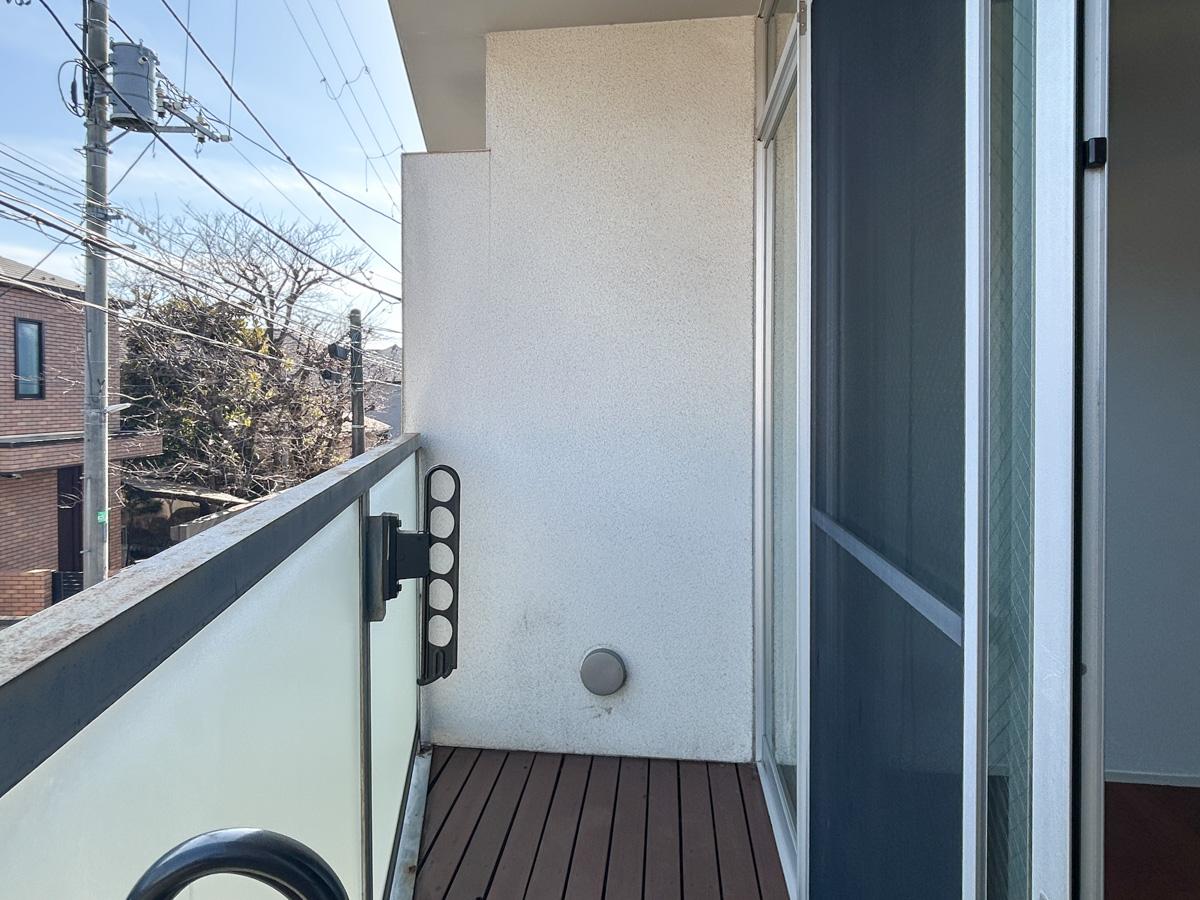 杉並区西荻南の賃貸物件/2階：ベランダ。幅はかなり狭い印象