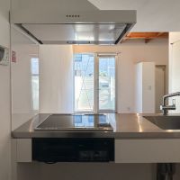 杉並区西荻南の賃貸物件/1階：キッチン。室内を見渡すような配置です