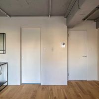 世田谷区新町の賃貸物件/左側が水回り、右側が玄関