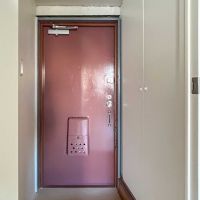 世田谷区新町の賃貸物件/玄関。シューズボックスはそれなりに容量があります