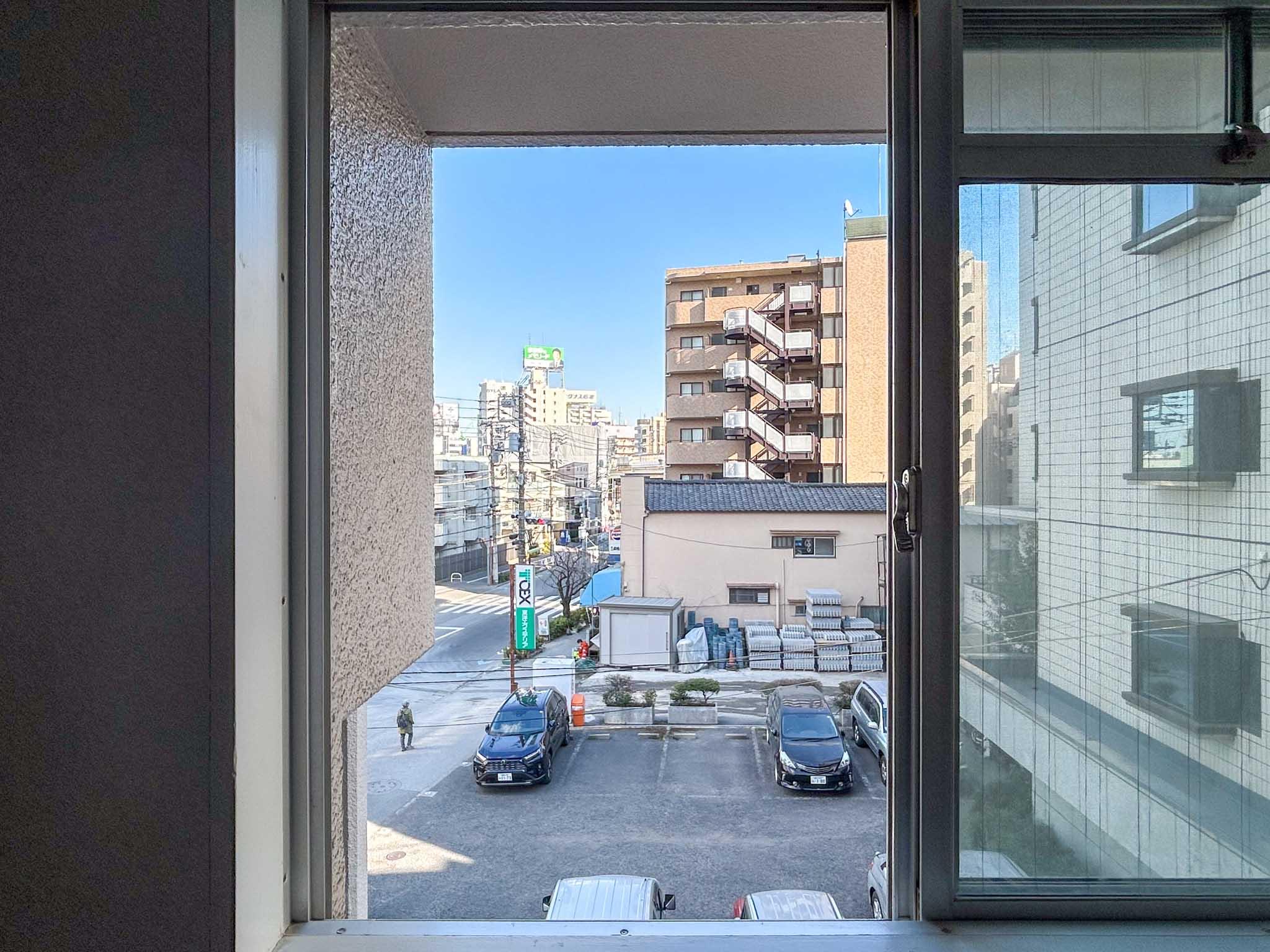 世田谷区新町の賃貸物件/キッチン横の腰窓