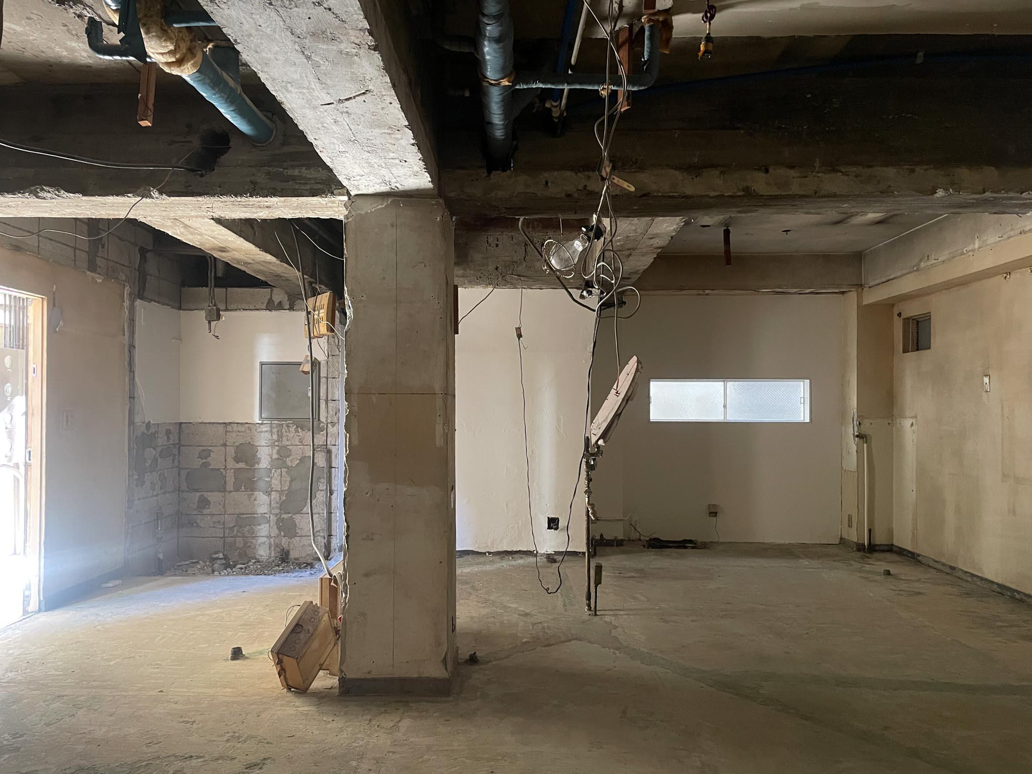 中野区東中野の賃貸物件/天井がざらざらとしていてカッコいい。うまく生かしたくなる表情をしています