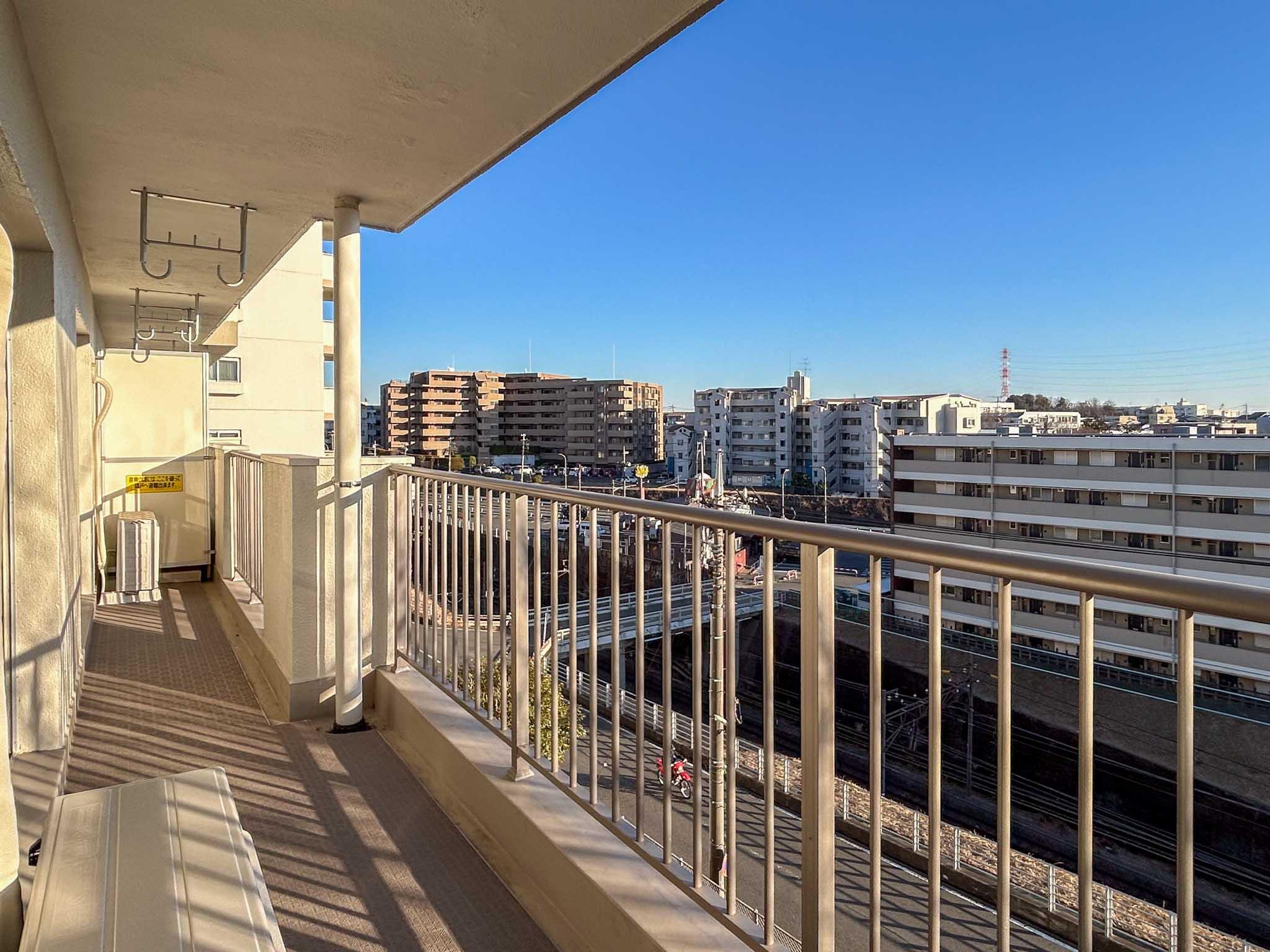 横浜市青葉区青葉台の賃貸物件/ベランダ。3階とは思えないほど、見晴らしがいいです