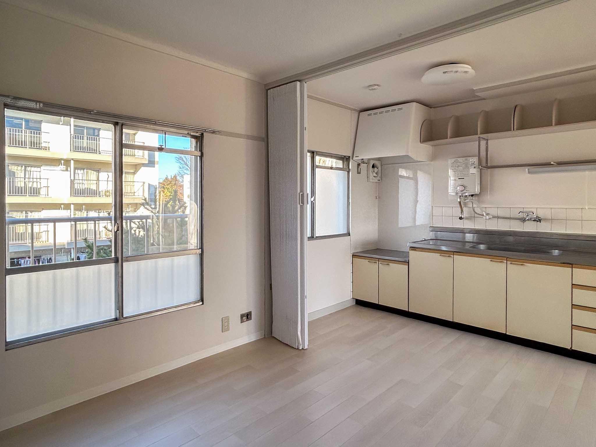 横浜市青葉区青葉台の賃貸物件/北側の洋室は、アコーディオンカーテンで仕切ることもできます