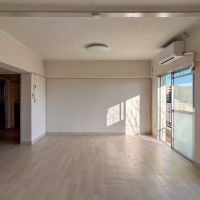 横浜市青葉区青葉台の賃貸物件/東側をみる。レイアウトがしやすそうな長方形のプラン