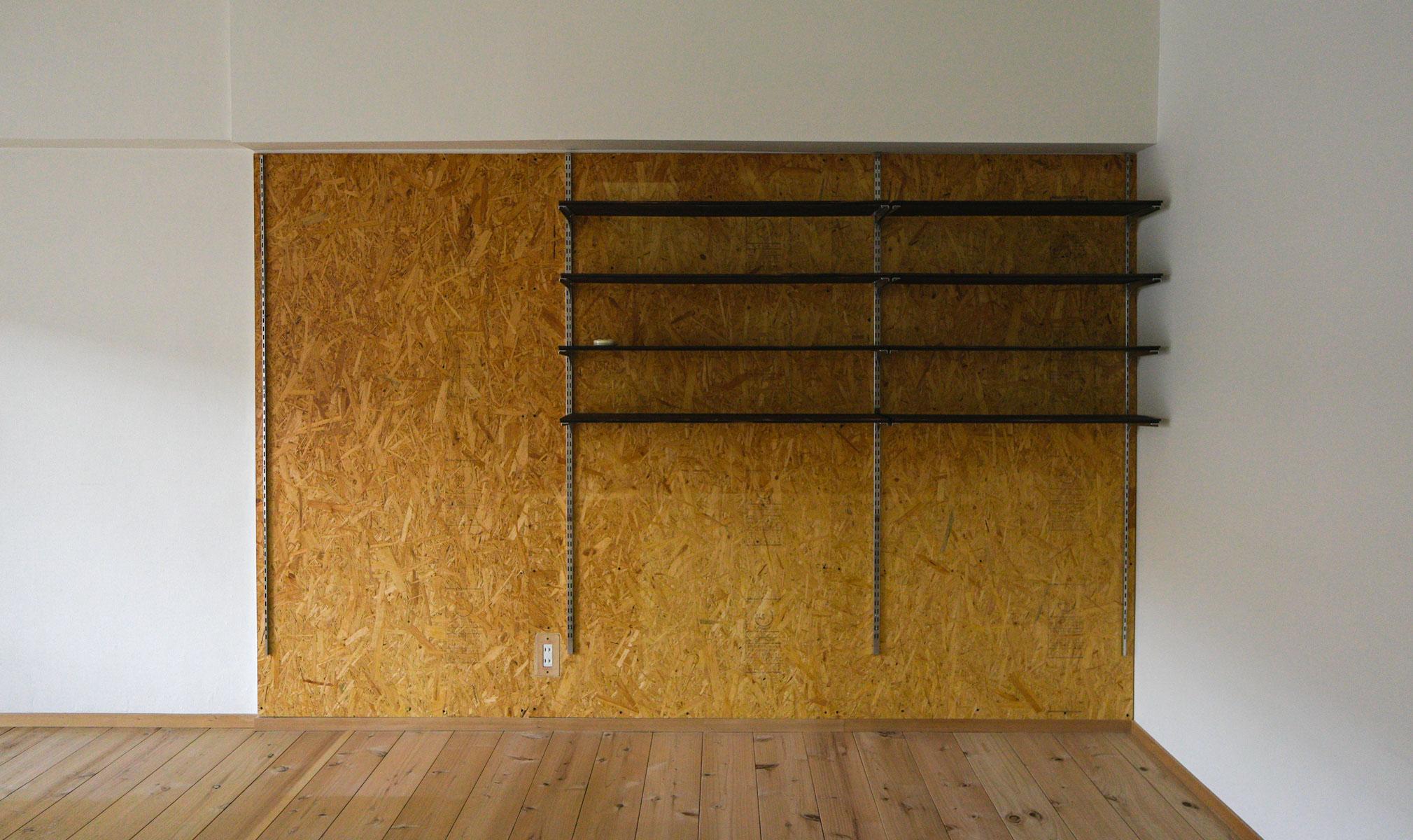 渋谷区本町の賃貸物件/高さを調節できる壁棚