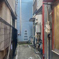 墨田区東向島の賃貸物件/エントランスの奥に駐輪スペースがあります