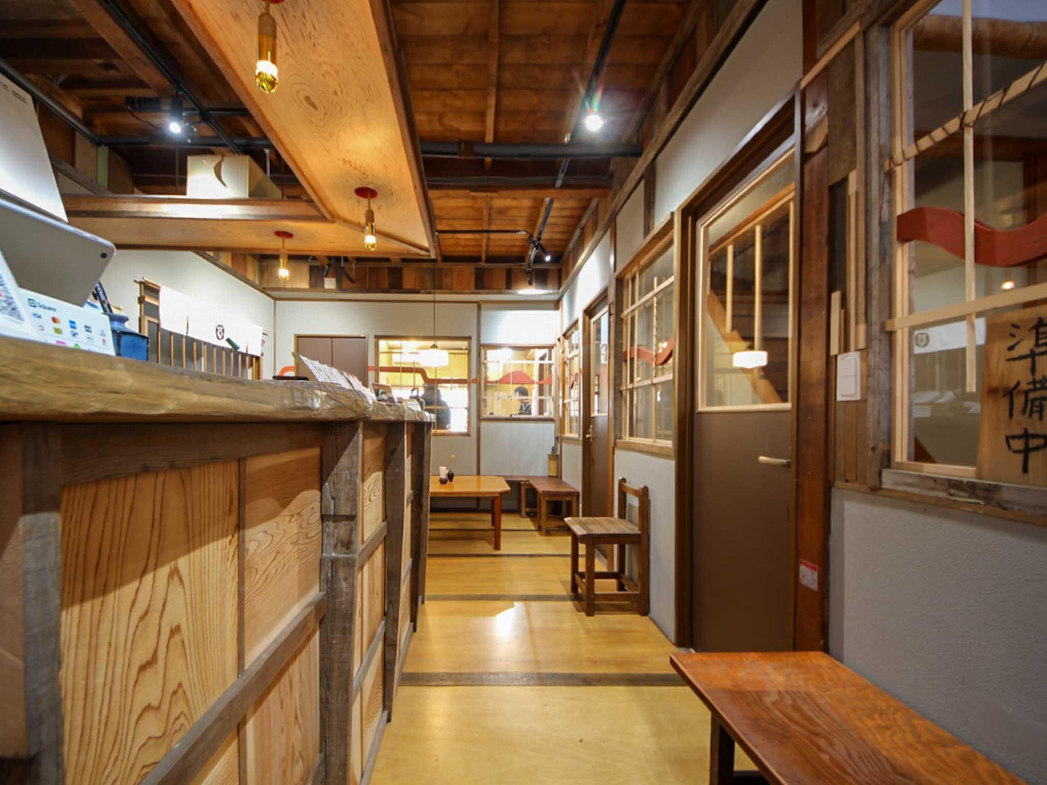 墨田区東向島の賃貸物件/厨房側から室内をみる