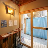 墨田区東向島の賃貸物件/エントランスを室内側から