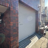 世田谷区弦巻の賃貸物件/ガレージはシャッター付き