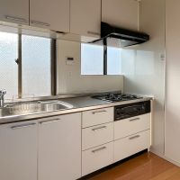 世田谷区弦巻の賃貸物件/キッチンにも窓がついています。