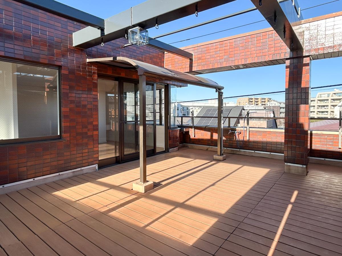 世田谷区弦巻の賃貸物件/バルコニー別角度から