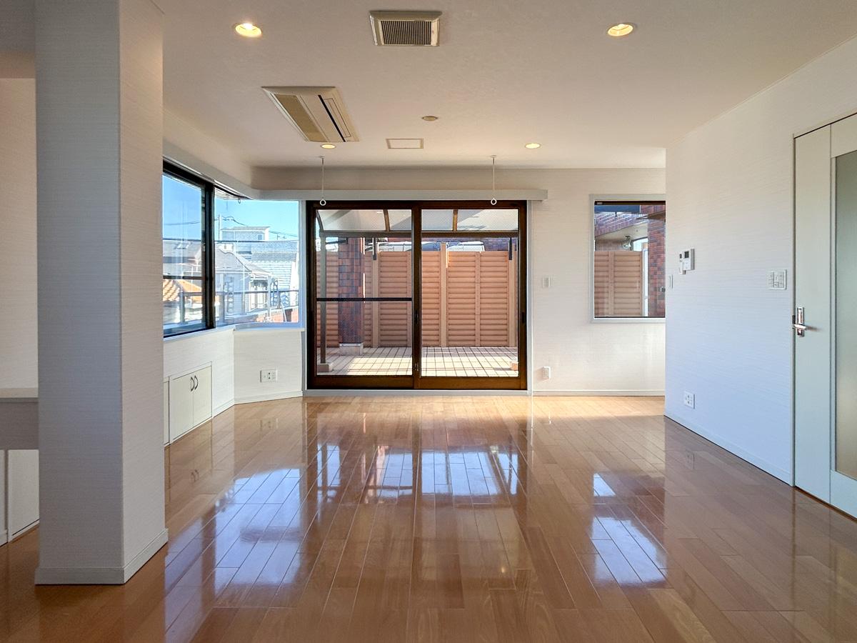 世田谷区弦巻の賃貸物件/リビング別角度から