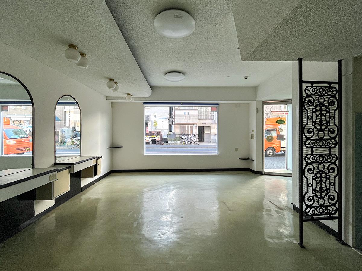 武蔵野市吉祥寺北町の賃貸物件/大きな窓からは柔らかい光がふんだんに入ってきます