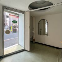 武蔵野市吉祥寺北町の賃貸物件/出入り口。幾何学的なフォルムが静かに並ぶ