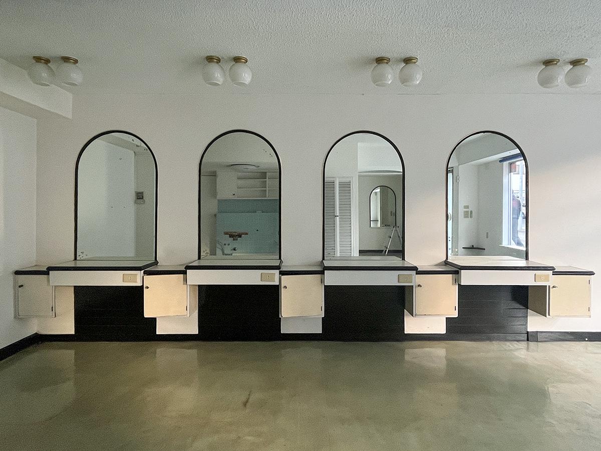 武蔵野市吉祥寺北町の賃貸物件/心地よいリズムで並ぶアーチ型の鏡