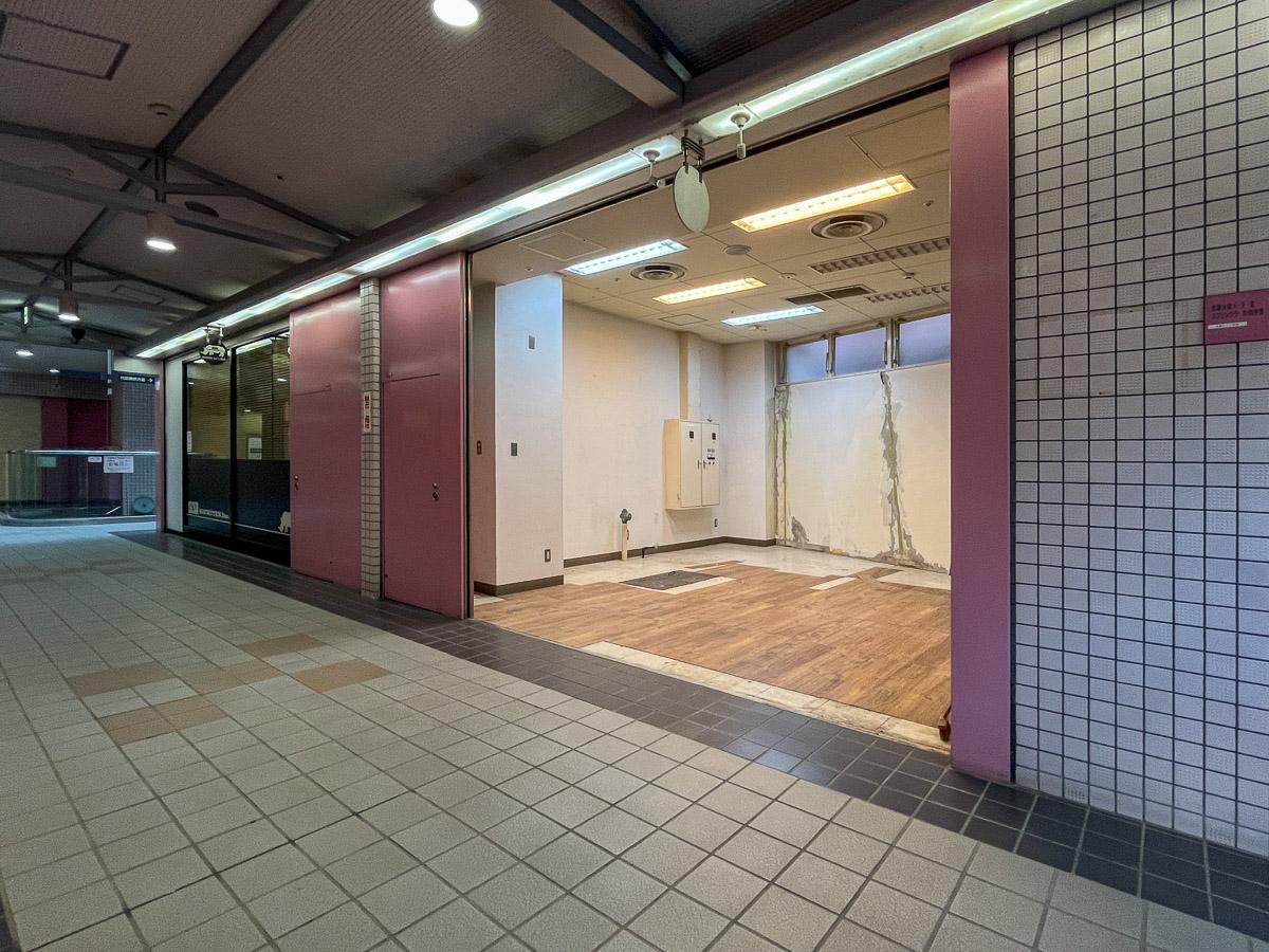 東京都世田谷区大原の賃貸物件/シャッターを開けるとジャンクな箱がお出迎え