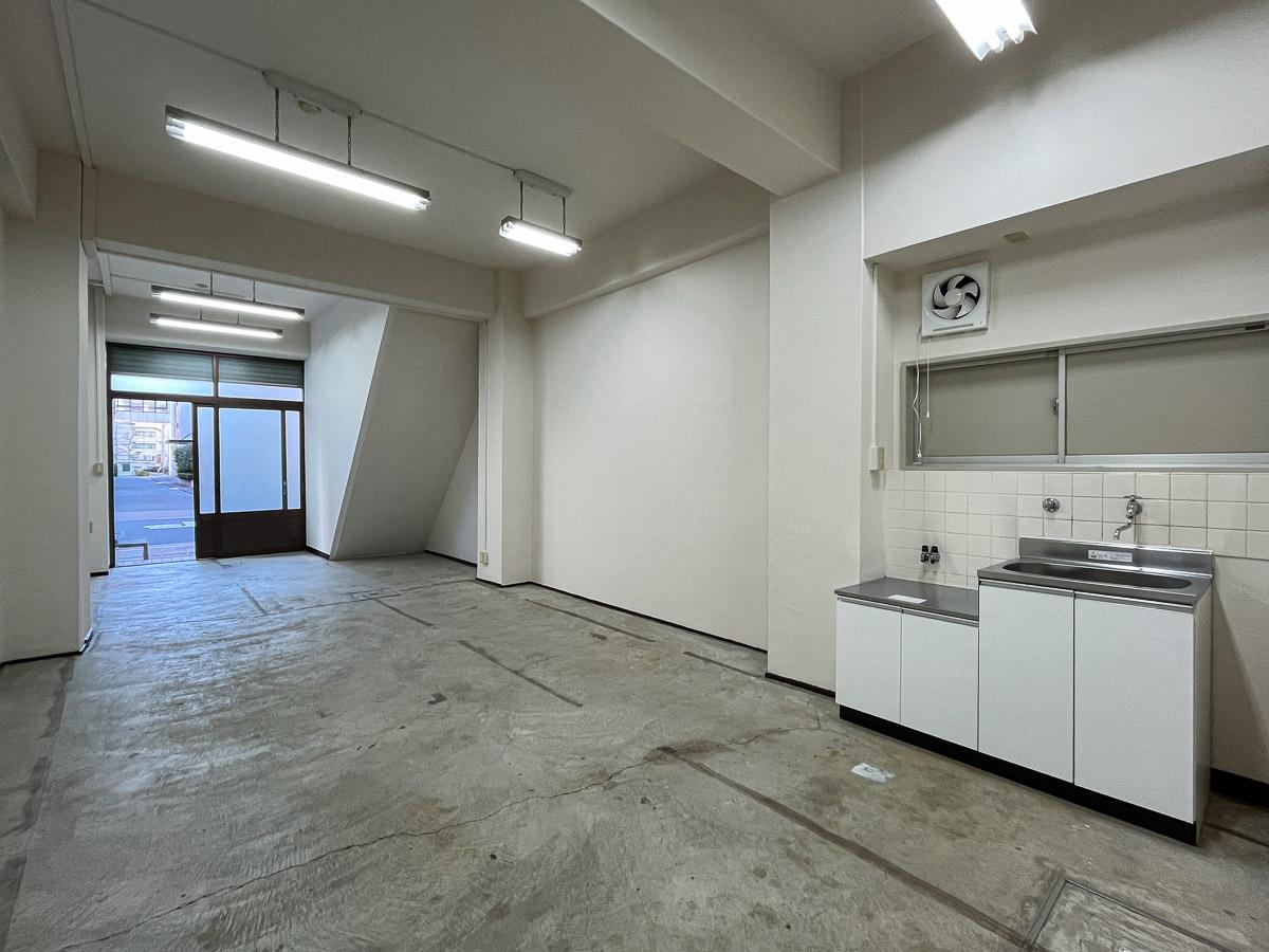 台東区台東の賃貸物件/室内は天井が高く、抜け感があります