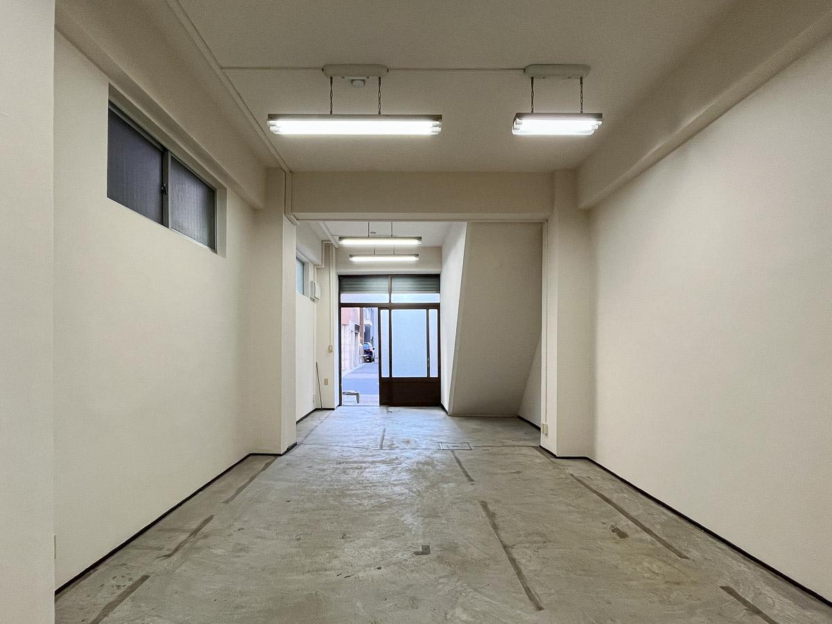 台東区台東の賃貸物件/奥から見た室内。シンプルだけど堅実