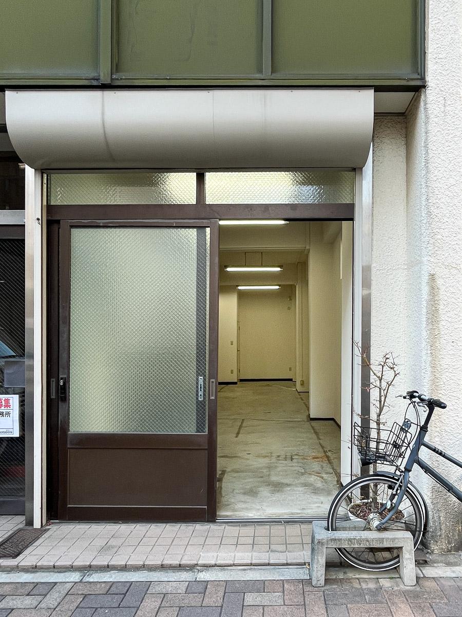 台東区台東の賃貸物件/入り口も工場当時の名残を感じます