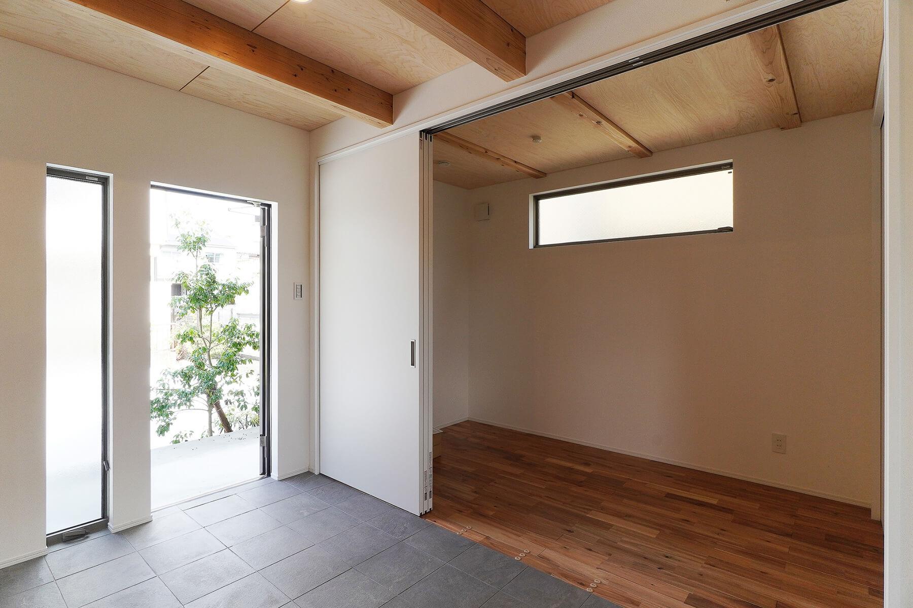 静岡県三島市西本町の賃貸物件/A棟：土間の隣にウォークインクローゼットや子ども部屋などに良さそうな「DEN」があります