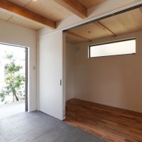 静岡県三島市西本町の賃貸物件/A棟：土間の隣にウォークインクローゼットや子ども部屋などに良さそうな「DEN」があります