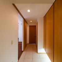 目黒区祐天寺の賃貸物件/広めの玄関。奥に水回り