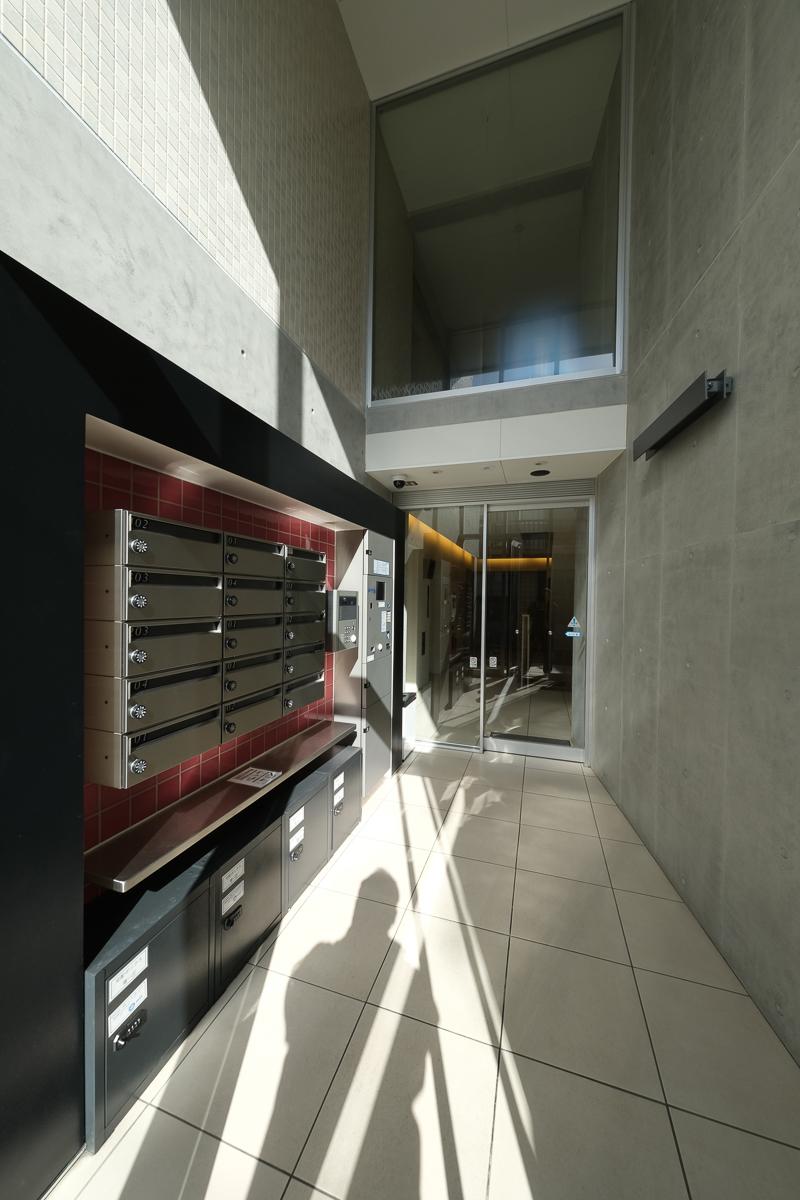 目黒区祐天寺の賃貸物件/吹き抜けのエントランス