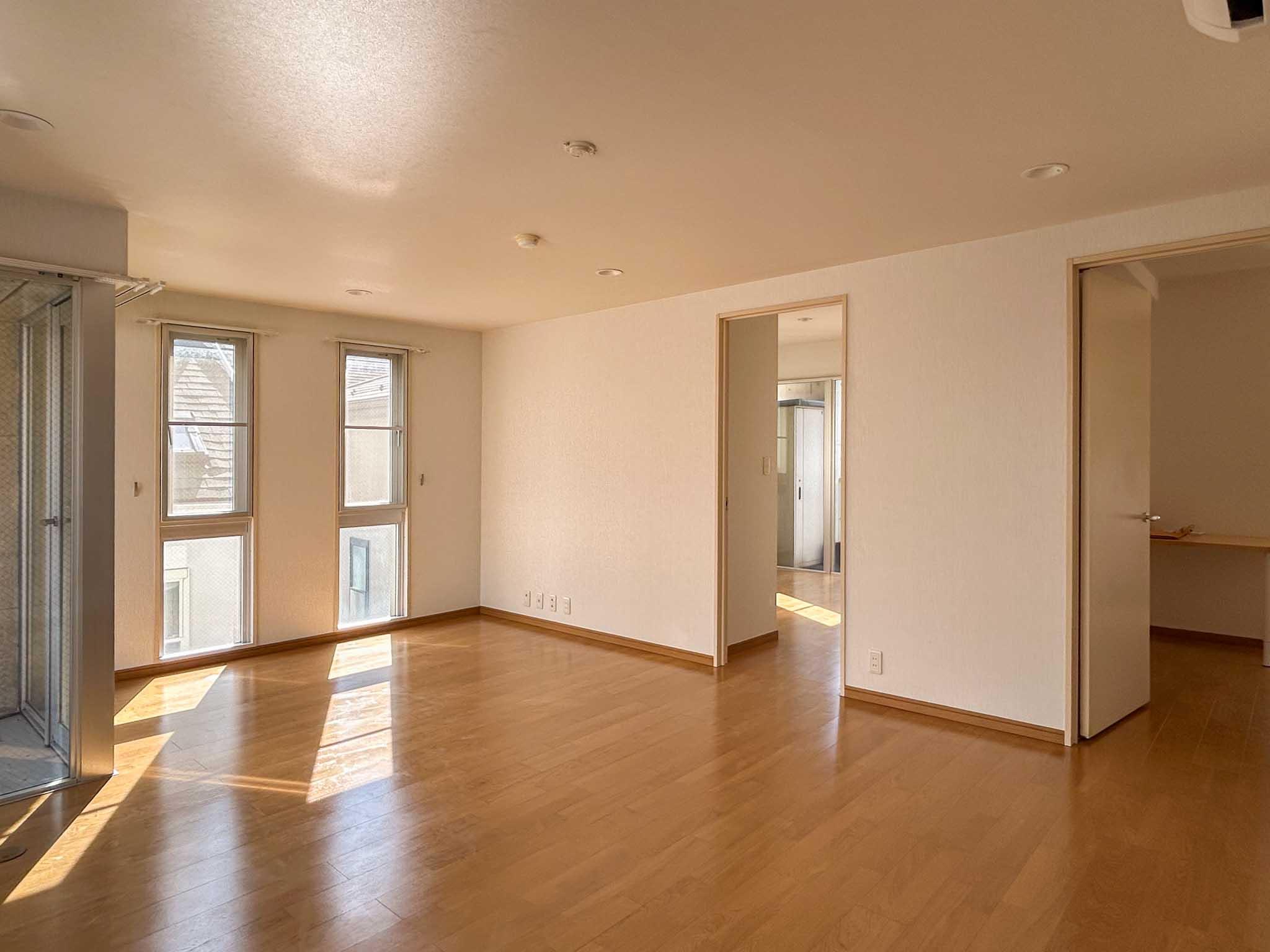 目黒区柿の木坂の賃貸物件/四面採光でどの部屋にも自然光が入り、風が抜ける