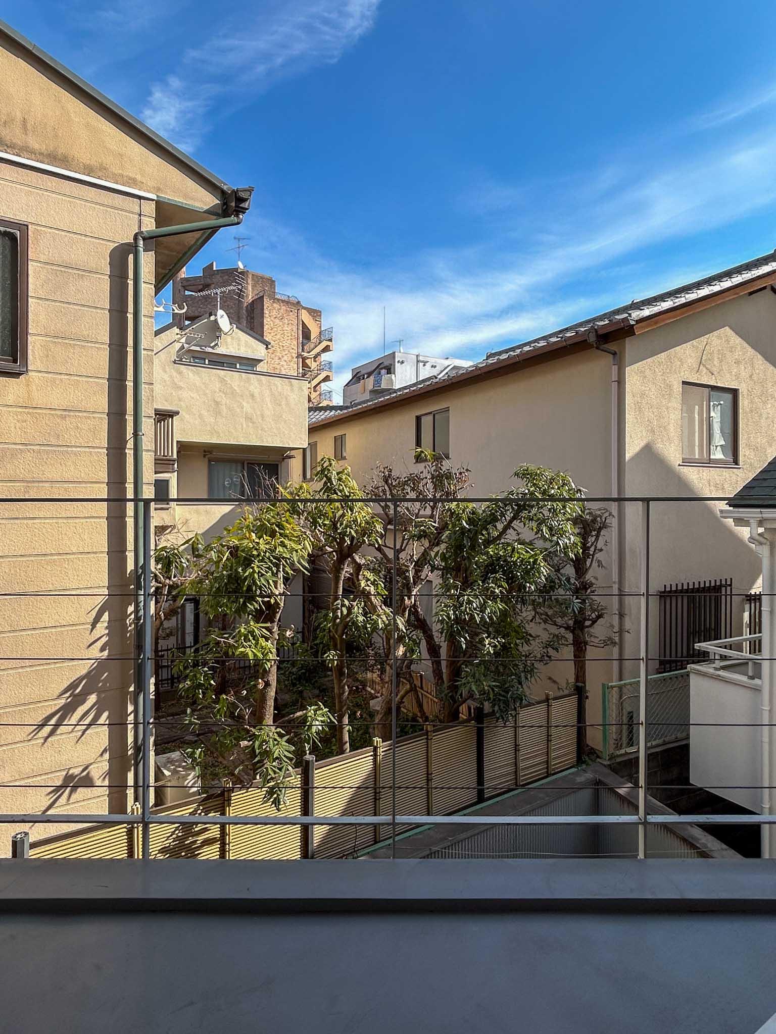 目黒区柿の木坂の賃貸物件/ベランダ。隣家の視線はそこまで気になりません